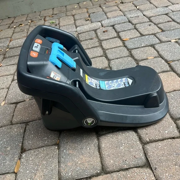 Uppababy Mesa Infant Car Seat Bases - Picture 3 of 5